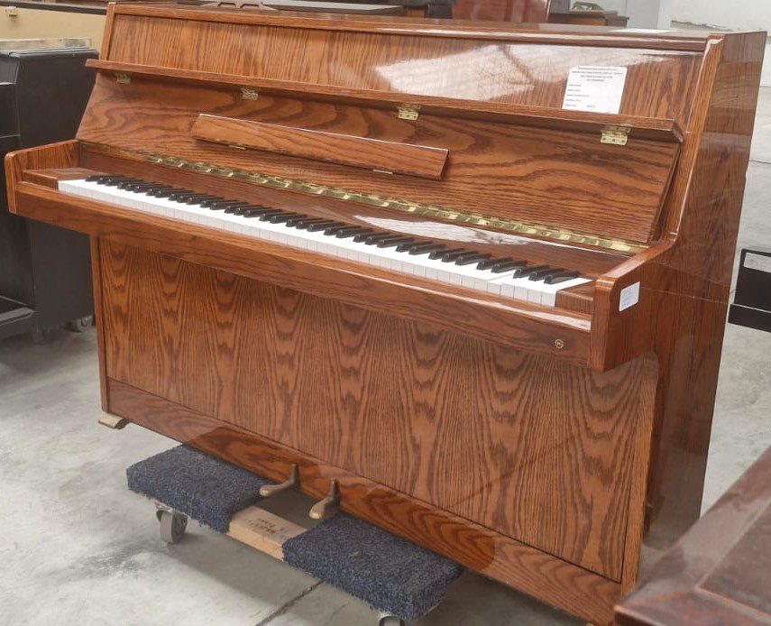 Piano Samick coreano vertical de estudio color nogal
