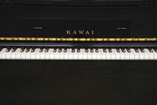Piano Kawai Ku-1 - vista lateral