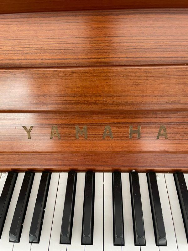 Piano Yamaha U7A - vista lateral