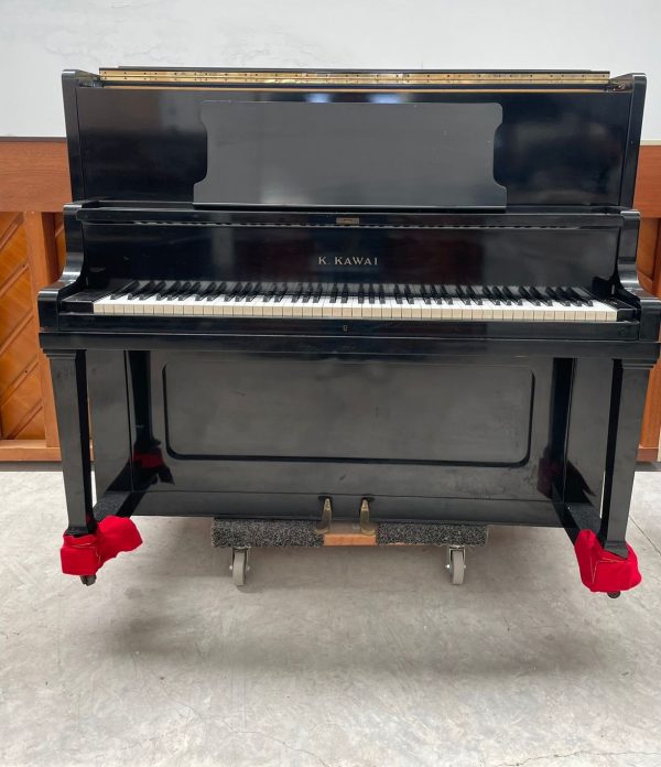 Piano Kawai K48 - vista lateral