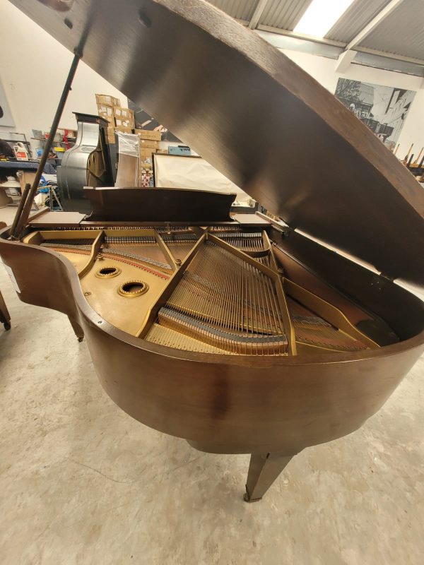 Piano Hamilton Cuarto Cola - vista lateral