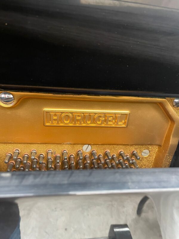 Piano Horugel Wg-9 - vista lateral