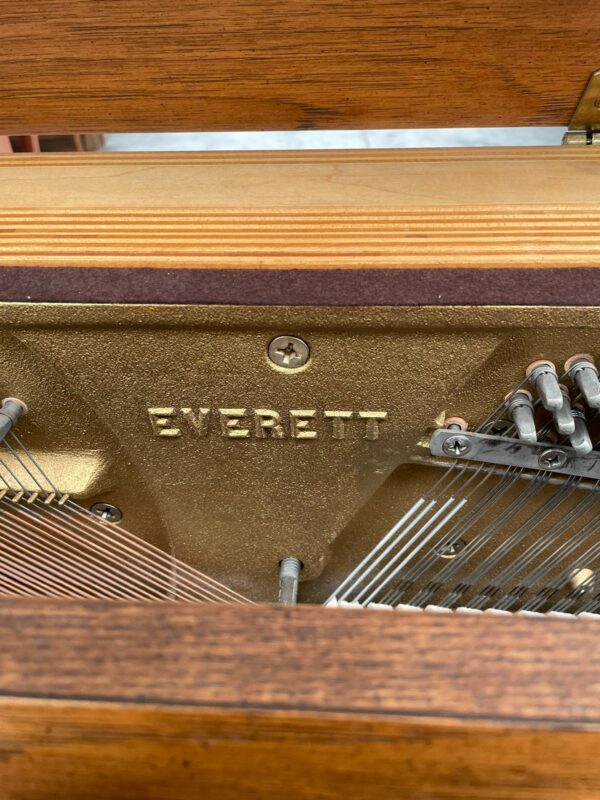 Piano Everett Consola - vista lateral