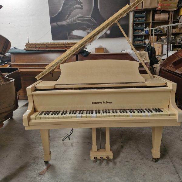 Piano Schafer Sons S-53 - vista lateral
