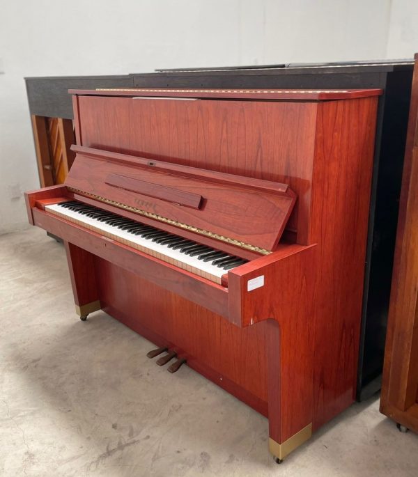Piano Yamaha W104 - vista lateral