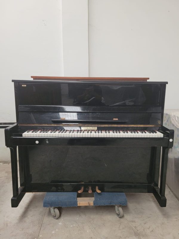 Piano Heinrich Decker Estudio - detalle del teclado