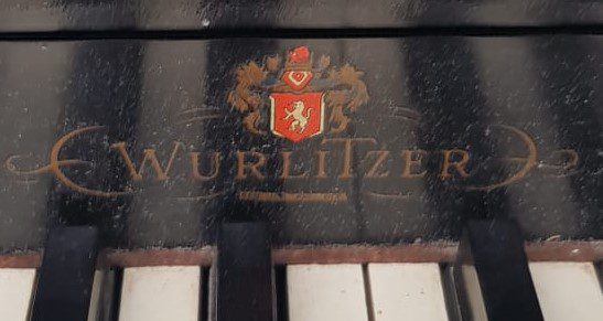 Piano Wurlitzer Espineta - vista lateral