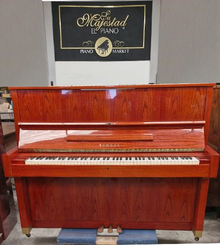 Piano Yamaha W104 - vista lateral