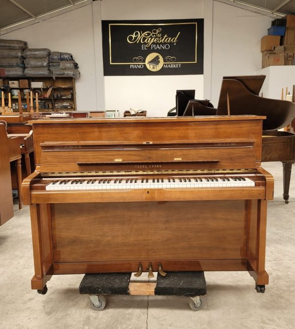 Piano Young Chang Estudio - detalle del teclado