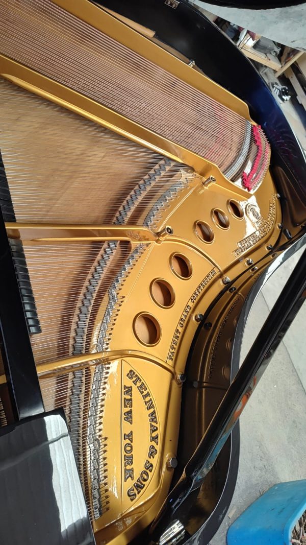 Piano Steinway Sons Modelo B - vista lateral