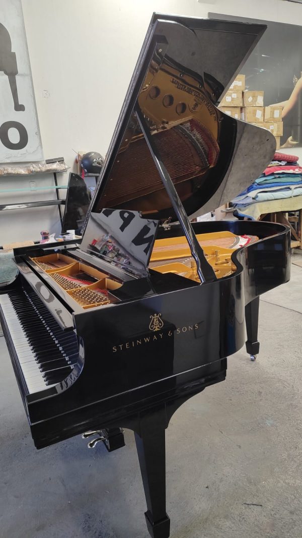 Piano Steinway Sons Modelo B - detalle del teclado