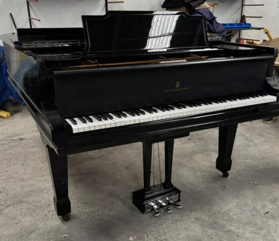 Piano de Media Cola Steinway & Sons Modelo M - detalle del teclado