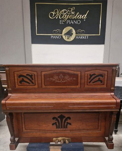 Piano Young Chang U-121 - vista lateral