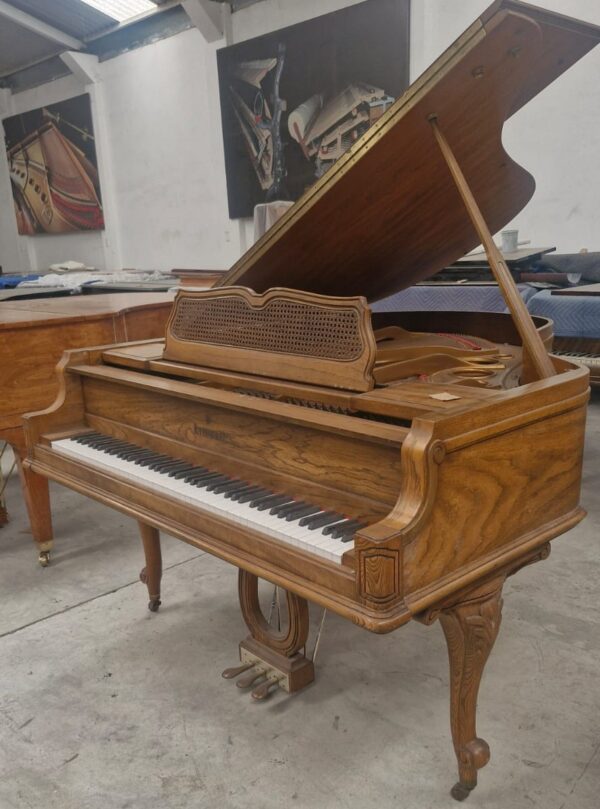 Piano Kimball D8362 - detalle del teclado