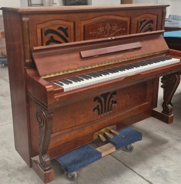 Piano Young Chang U-121 - detalle del teclado