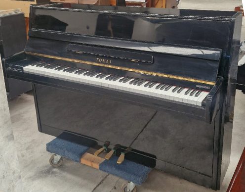 Piano Tokai C106 - vista lateral