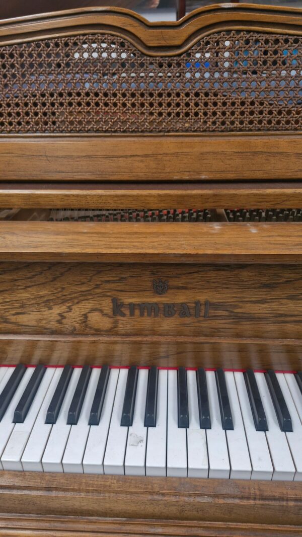 Piano Kimball D8362 - vista lateral
