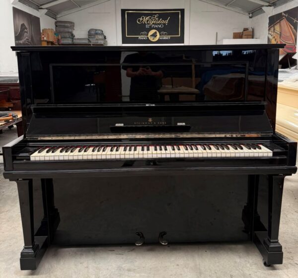 Piano Vertical Steinway & Sons - detalle del teclado