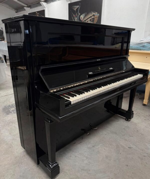 Piano Vertical Steinway & Sons - vista lateral