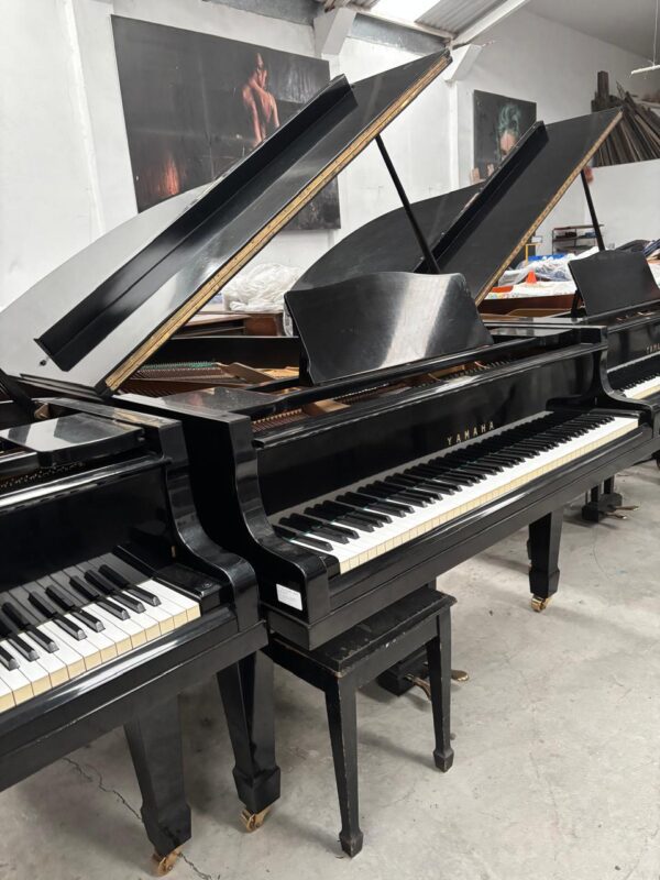 #439736 Piano de Media Cola Yamaha G5A 198 cm de Largo| Negro Poliéster Profesional. - Imagen 2