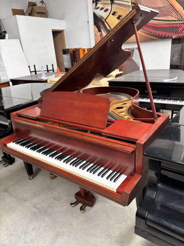 Piano Yamaha G2B - vista lateral