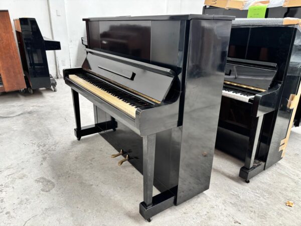 Piano Kawai K20 - vista lateral