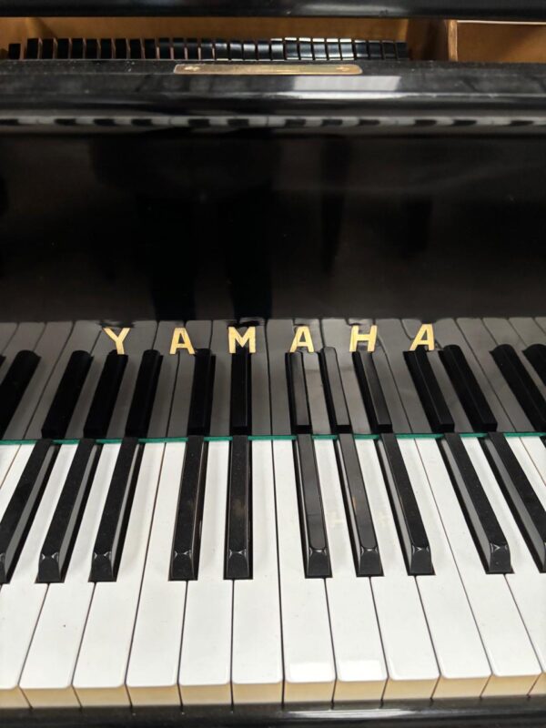 #439736 Piano de Media Cola Yamaha G5A 198 cm de Largo| Negro Poliéster Profesional. - Imagen 8