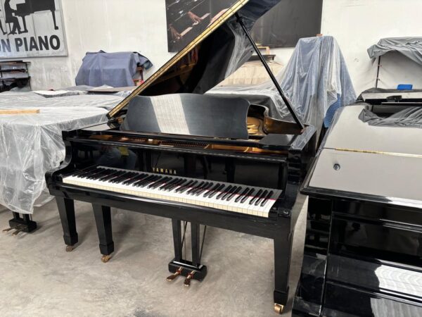 Piano Yamaha G5E - detalle del teclado