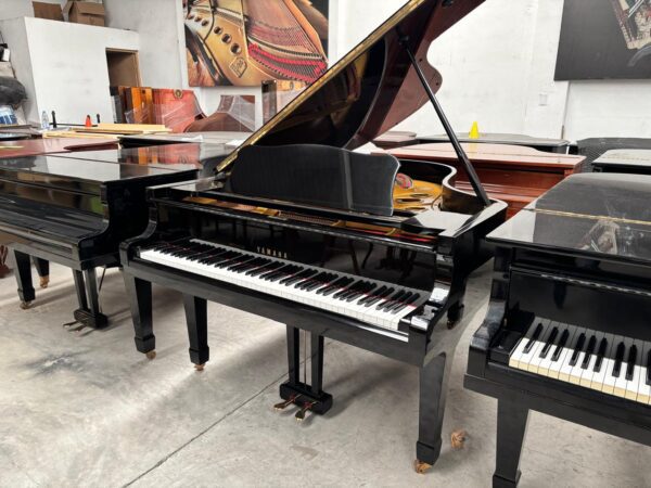Piano Yamaha De Cola - vista lateral