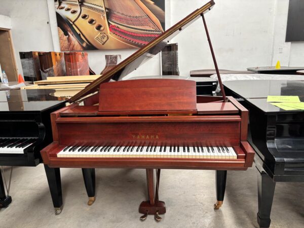 Piano Yamaha G2B - detalle del teclado